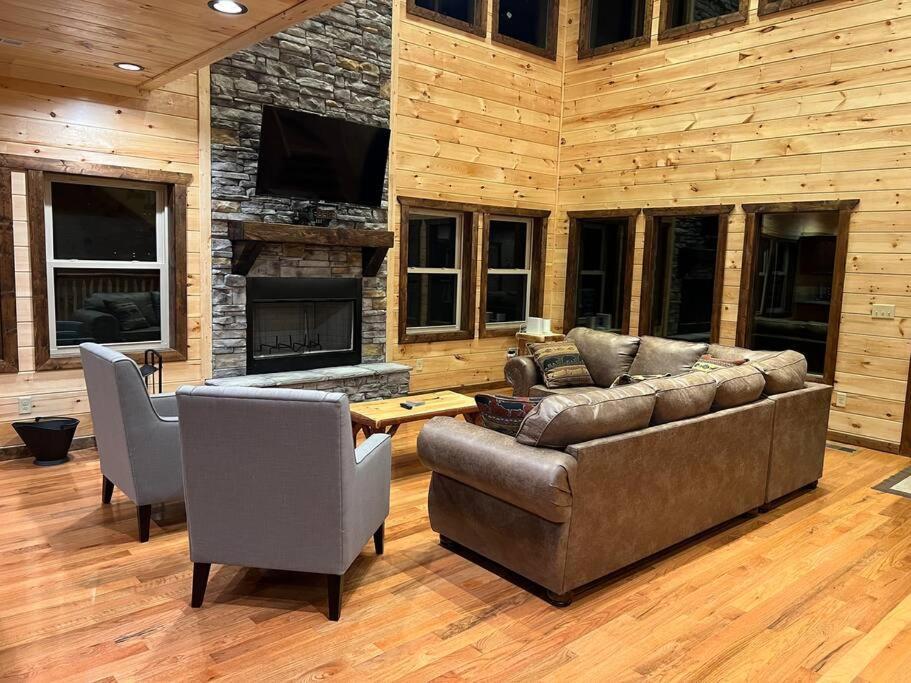 * * 4 Master Bedrooms, Views, Theater, Arcade, Evc Gatlinburg Exterior foto